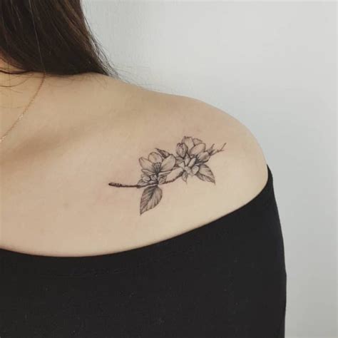 tatuajes para mujeres pecho|Tatuajes de pecho de mujer